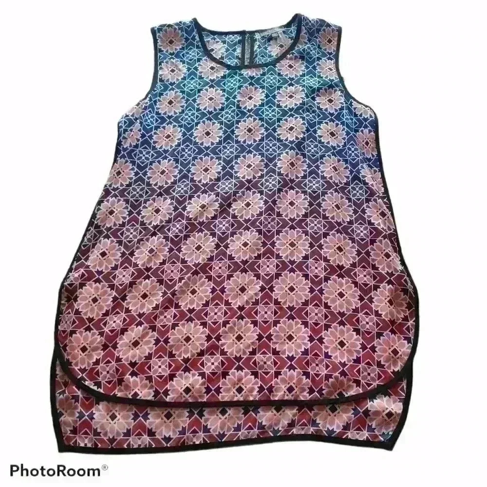 Vince Camuto Geographic Flower Sleeveless Top PS